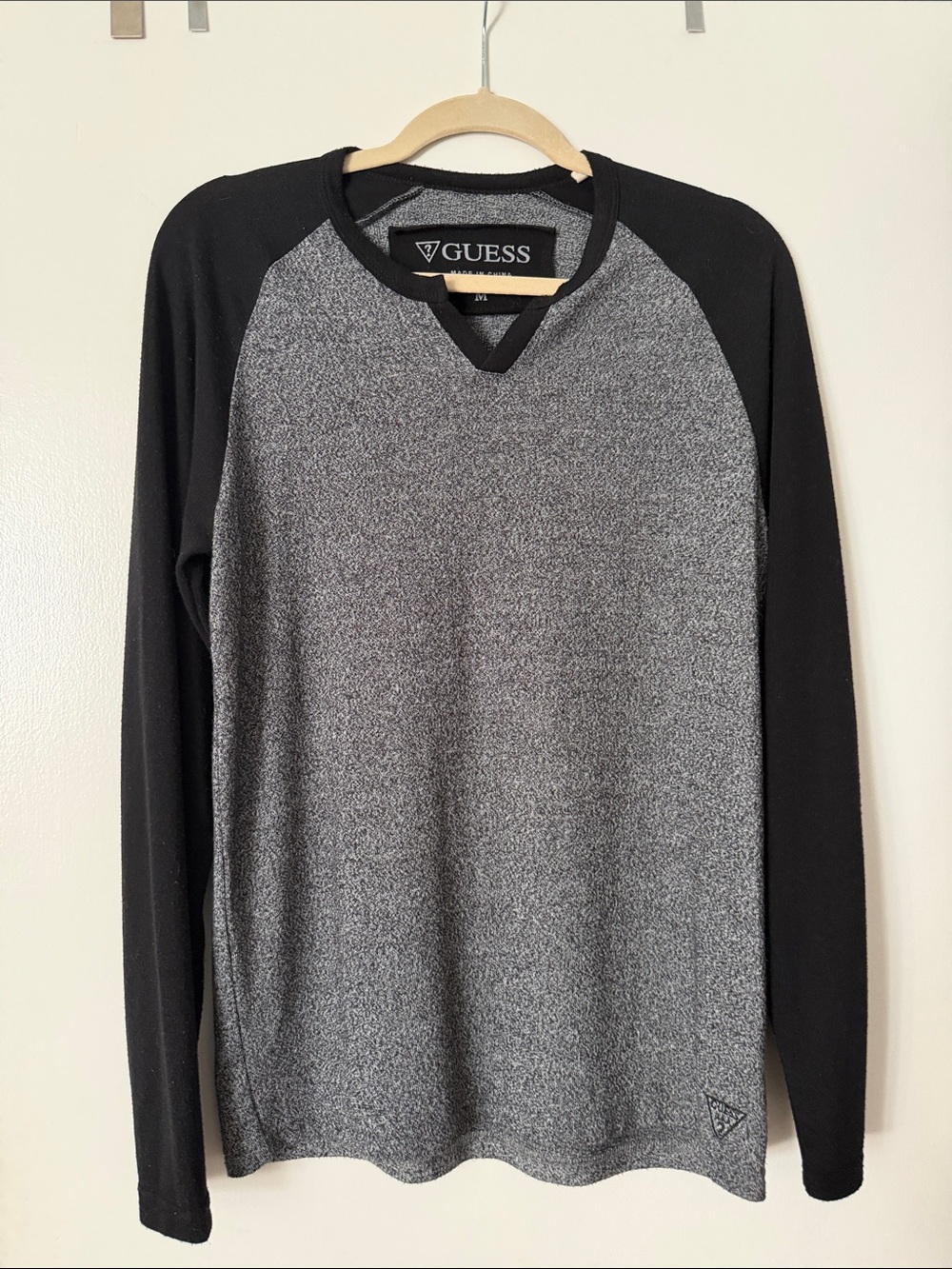 GUESS Men's Color Block Raglan Top Size Medium